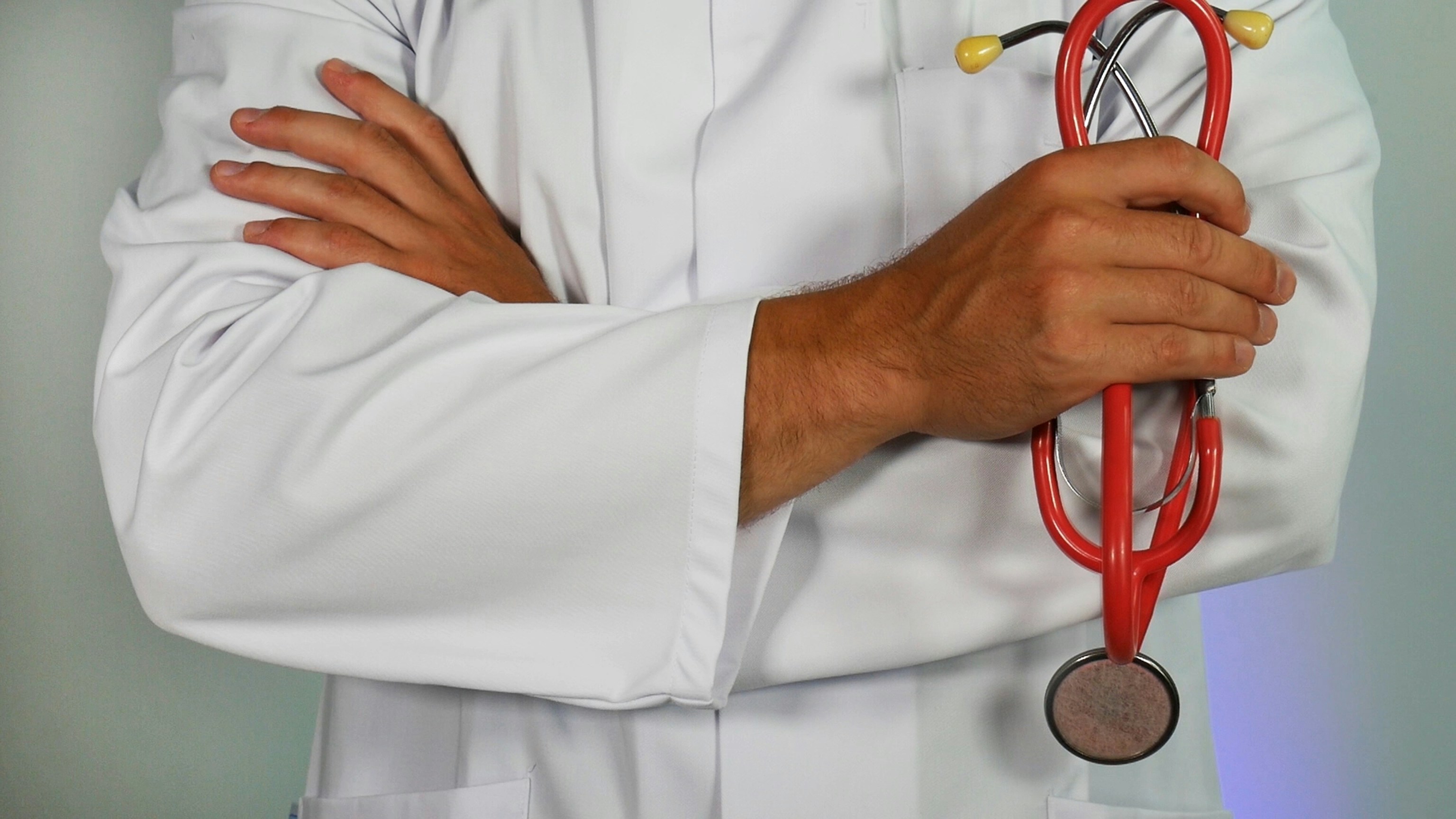 How Healthcare Execs Can Become Go-To Media Experts